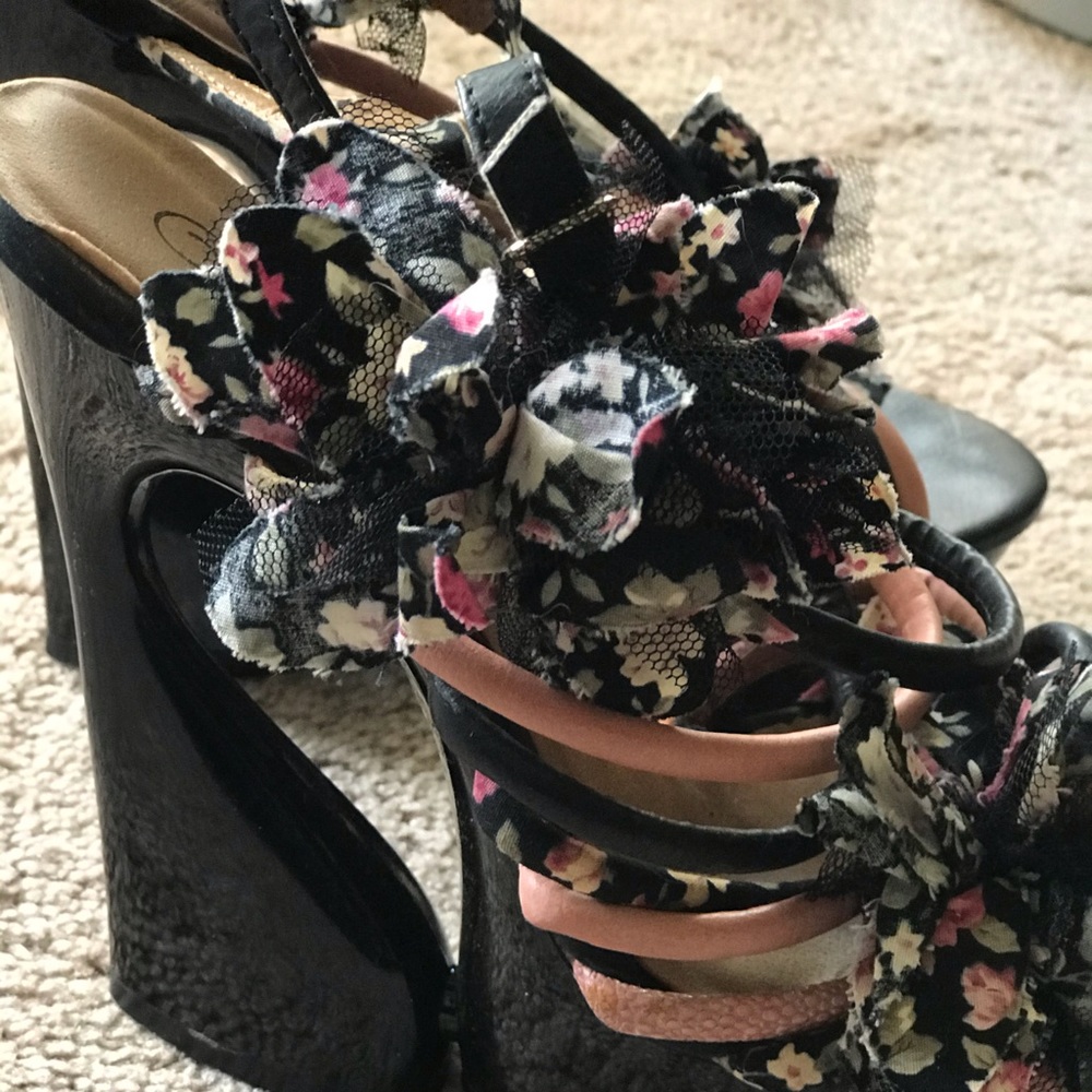 Floral Wild Rose buckles high heels